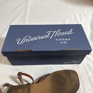 Universal Threads Elizabeth Sandals Womens 6 Thong Cognac Flat In Box thumbnail 7