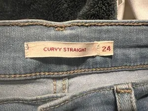 Levi's Light Denim Curvy Straight Jeans thumbnail 6