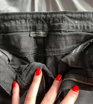 American Eagle Outfitters Mom Jean thumbnail 3