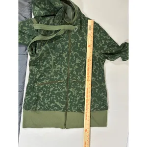 Cabi Marathon Jacket Womens M Green Camo Full Zip Hoodie Thumbholes 6030 thumbnail 15