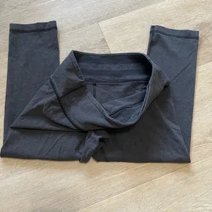 Lululemon cropped leggings thumbnail 2