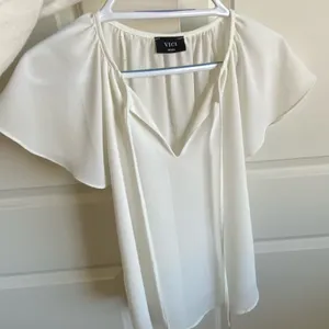 Women’s Vici Blouse thumbnail 1
