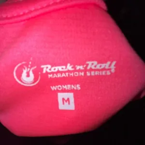Brooks Rock N‎ Roll marathon series florescent pink long sleeve top M thumbnail 4