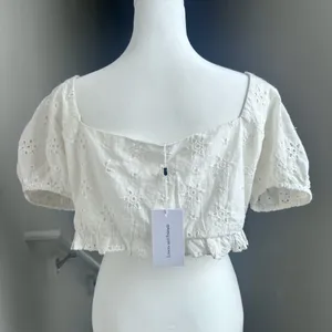 NWT Lovers + Friends Boho Eyelet Cropped White Leah Top Size‎ XL thumbnail 3