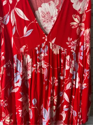 Free people Bella Red Floral V-Neck Babydoll Tunic thumbnail 3