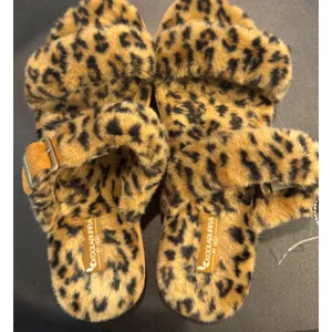 Koolaburra by UGG 10 Furr-Ah Slide Sandals Slippers Cheetah Faux Fur Buckle thumbnail 1