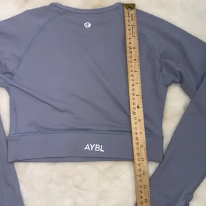 AYBL Athletic Minimalist Workout Seamless Long Sleeve Gray Crop Top Active Small thumbnail 4