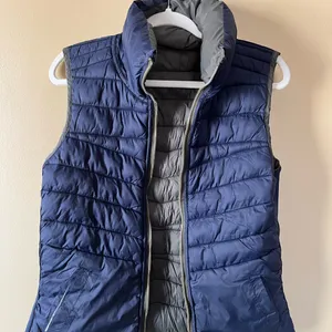 Quilted Reversible Vest in Olive green and Blue thumbnail 8