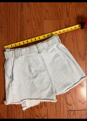Forever 21 light Denim belted Skort skirt - size Medium. Gently warn & excellent condition. Measurements approximately 13” waste x 15” long. Non smoking home. priced to sell at as is condition. Don’t like my price, make reasonable offer! And thank you for checking my closet. thumbnail 5