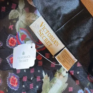 NWT Victoria’s Secret Gold Label Deadstock Two Piece Pajama Set Size Medium thumbnail 5