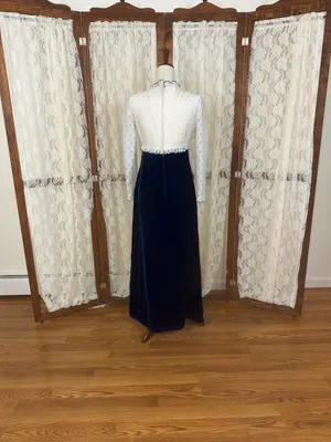 Gorgeous Vintage 1970s Navy Blue Velvet Formal Gown thumbnail 6