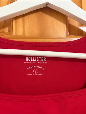 Hollister Size Small Red T-Shirt Blouse thumbnail 2
