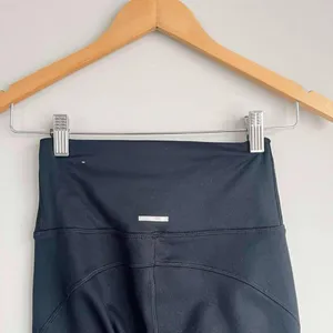 Aerie Black Fleece Lined High Rise Ruffle Pleat Side Leggings Size Small thumbnail 5