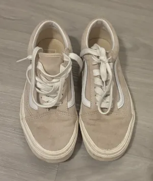 Beige thumbnail 1