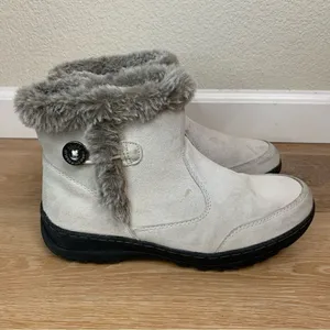Khombu Iris Plush Faux Fur Gray Suede Winter Ankle Boots, Size 8 thumbnail 4