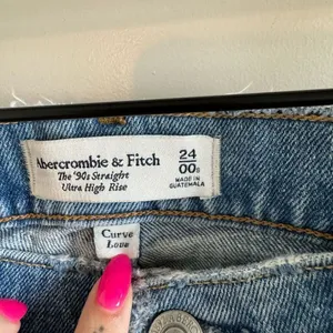 Abercrombie Curve Love 90s Straight Ultra High Rise Jeans thumbnail 6