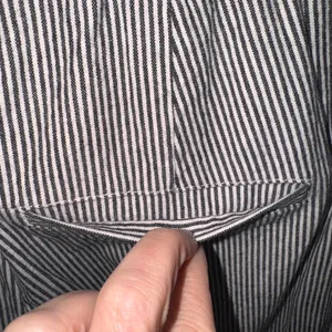 Hollister Black & White Striped Cropped Ankle Pants Relaxed Fit‎ thumbnail 4