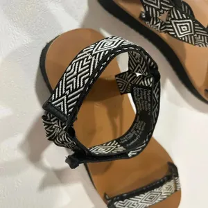 Madewell Black & White Geometric Strap Sandals Size 8.5 Boho Tribal Flat Sandals thumbnail 8