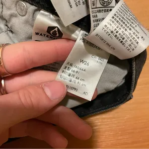 Levi's 501 Mid-Rise Shorts thumbnail 5