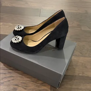 New In Box Ann Taylor Black Suede Annalise Stone Block Heel Pump Sz 7.5 thumbnail 3