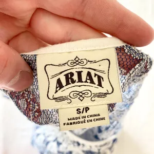 Ariat Floral Lace Dolman Blouse Womens‎ Size S Blue White Smocked Waist Western thumbnail 7