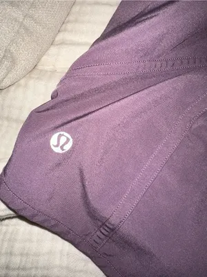 Lululemon Low Rise Tracker Shorts V size 4 thumbnail 6