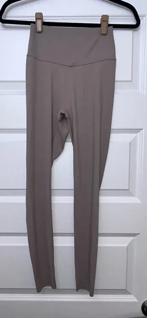 Victoria’s Secret Pull On Legging Pants Size M (Short) thumbnail 1