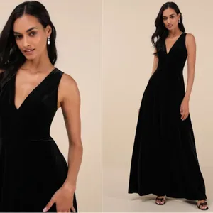 LULU's Prom Wedding Sexy Sophisticated Romantic Elegant Holiday FlowyVelvet Maxi thumbnail 2