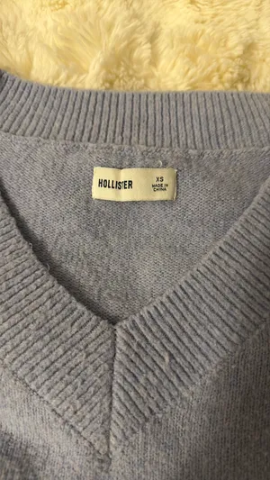 hollister sweater thumbnail 2