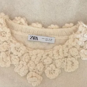 ZARA Alpaca Wool Ecru Crochet Flower Applique Sweater Blogger Favorite Small thumbnail 11
