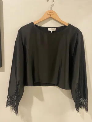 NWT - WAYF Black Satin Lace-Trim Long Sleeve Crop Top Size Medium thumbnail 2