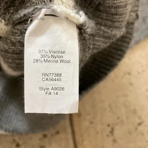 Like New J. Crew Ladies Sweater size L thumbnail 3