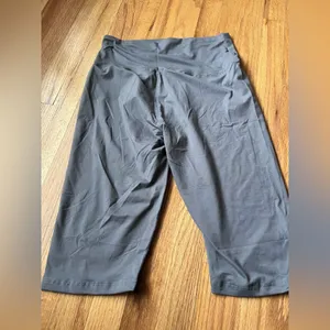 Amazon Grey capris size large/ xl Gray thumbnail 4