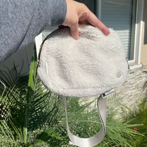 Lululemon Athletica Everywhere Fleece Waste Bag Fanny Pack (Light Ivory) thumbnail 9