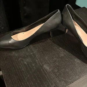 Vince Camuto Black Leather Heels thumbnail 3
