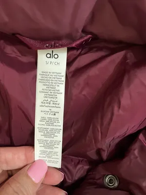 ALO Yoga NWT Gold Rush Puffer Jacket Burgundy with Zipper pockets Size S thumbnail 11