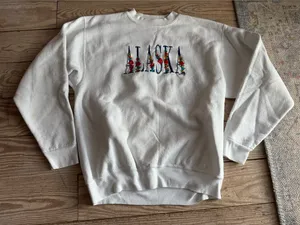 Vintage Alaska crewneck - small stains on sleeve in pic size L thumbnail 1
