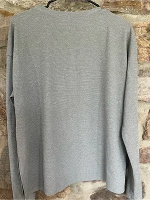 NWT Halara Gray Relaxed Fit Henley with thumb holes size xs thumbnail 2