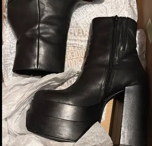 Steve Madden black leather cobra boots 2021 heeled platform booties bratz 6 thumbnail 3