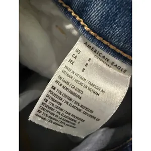 American Eagle Shortie High Waisted Distressed Denim Shorts Light Wash Blue Sz 8 thumbnail 5