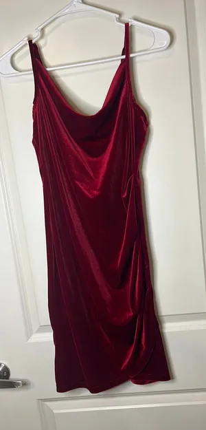 Red Dress thumbnail 1