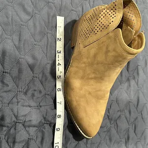 madden Women’s shoes ankle Boots heels beige tan zip up size 6.5 suede thumbnail 7
