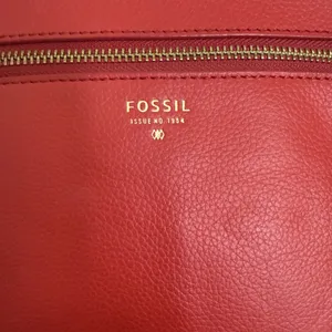 FOSSIL Red Pebble Leather Messenger Medium Crossbody/Shoulder Bag Key Charm thumbnail 2