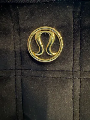 Lululemon Quilted Velour Camera Bag 2L Black Gold Fanny Pack Waist Bag thumbnail 2
