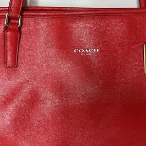 Coach store in Saffiano Leather thumbnail 3