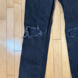 Abercrombie & Fitch 90s Straight Ultra High Rise Black Denim Distressed Jeans 26 thumbnail 4