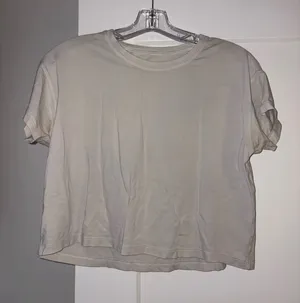 Lululemon T-Shirt thumbnail 1
