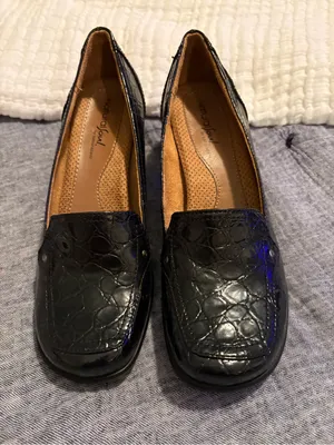 Naturalizer Black Croc-Embossed Slip-On Loafers thumbnail 1