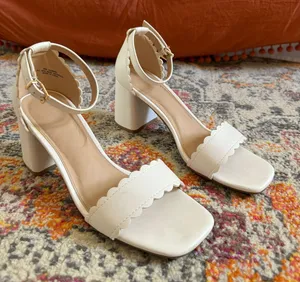 white heels Size 10 thumbnail 1
