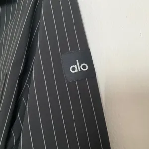 Alo Yoga Pinstripe Daylight Button Down Long Sleeve Black/Titanium M thumbnail 3